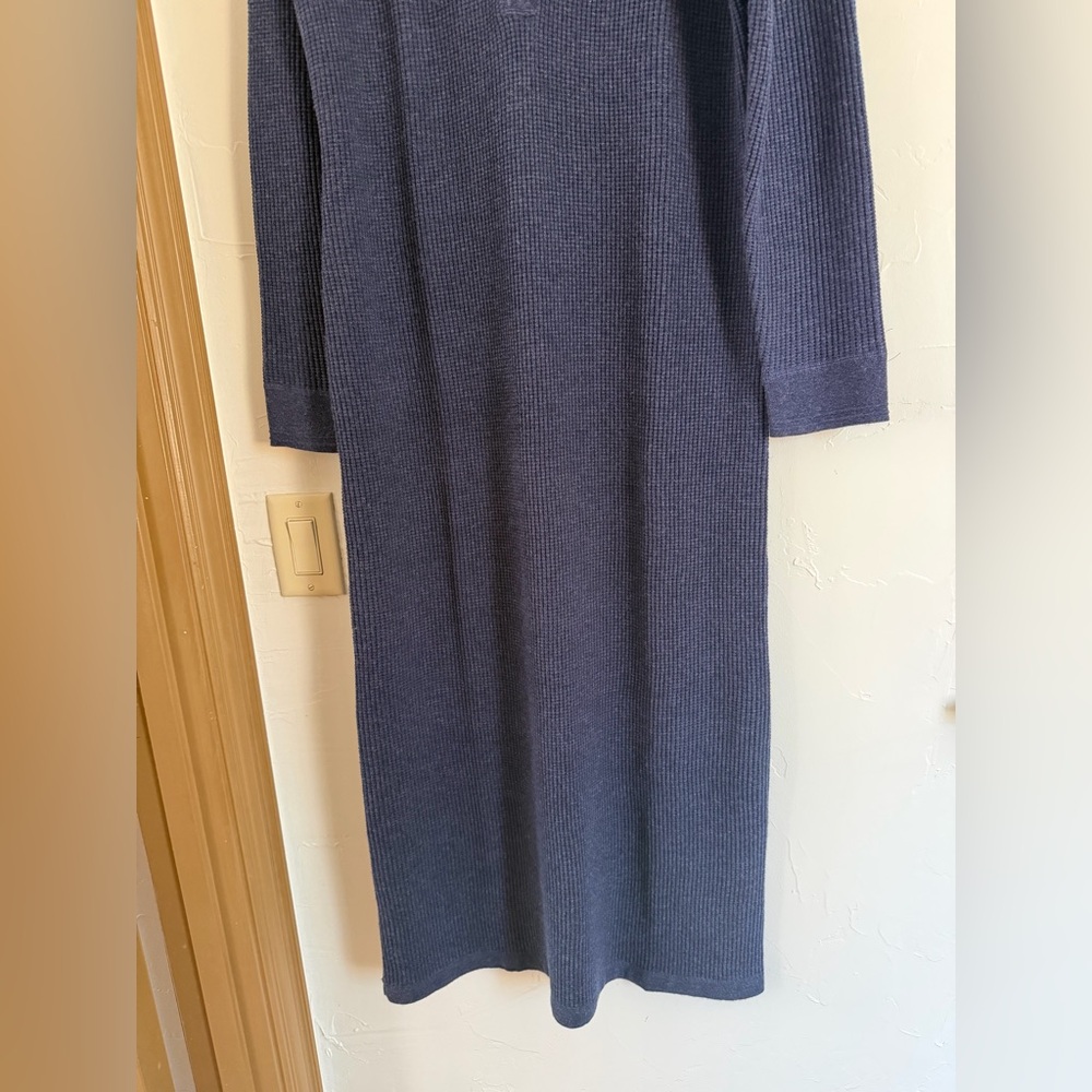 Wool-Cashmere Henley Sweater Dress
Color: Denim Heather
Size: L
NWT - Picture 8 of 8